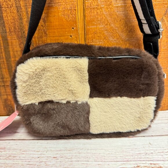 SKINNYDIP LONDON Millie Fluff Camera Crossbody - Picture 2 of 4